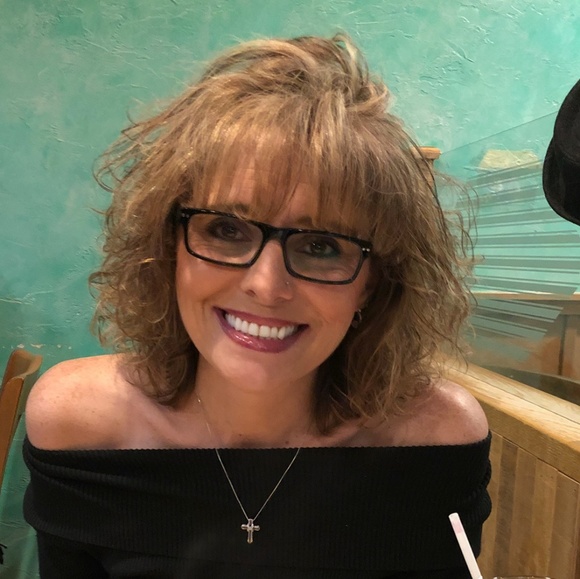 Meet your Posher, Jen - Picture 2 of 2